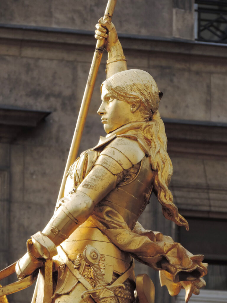 Jeanne-d'Arc-Pyramides-profil
